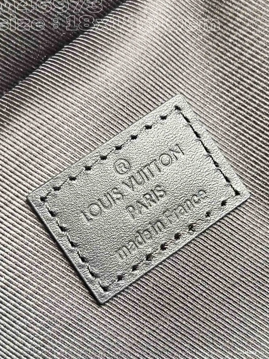 WIS Trail LOUIS Messenger-18*18*10CM VUITTON 1028